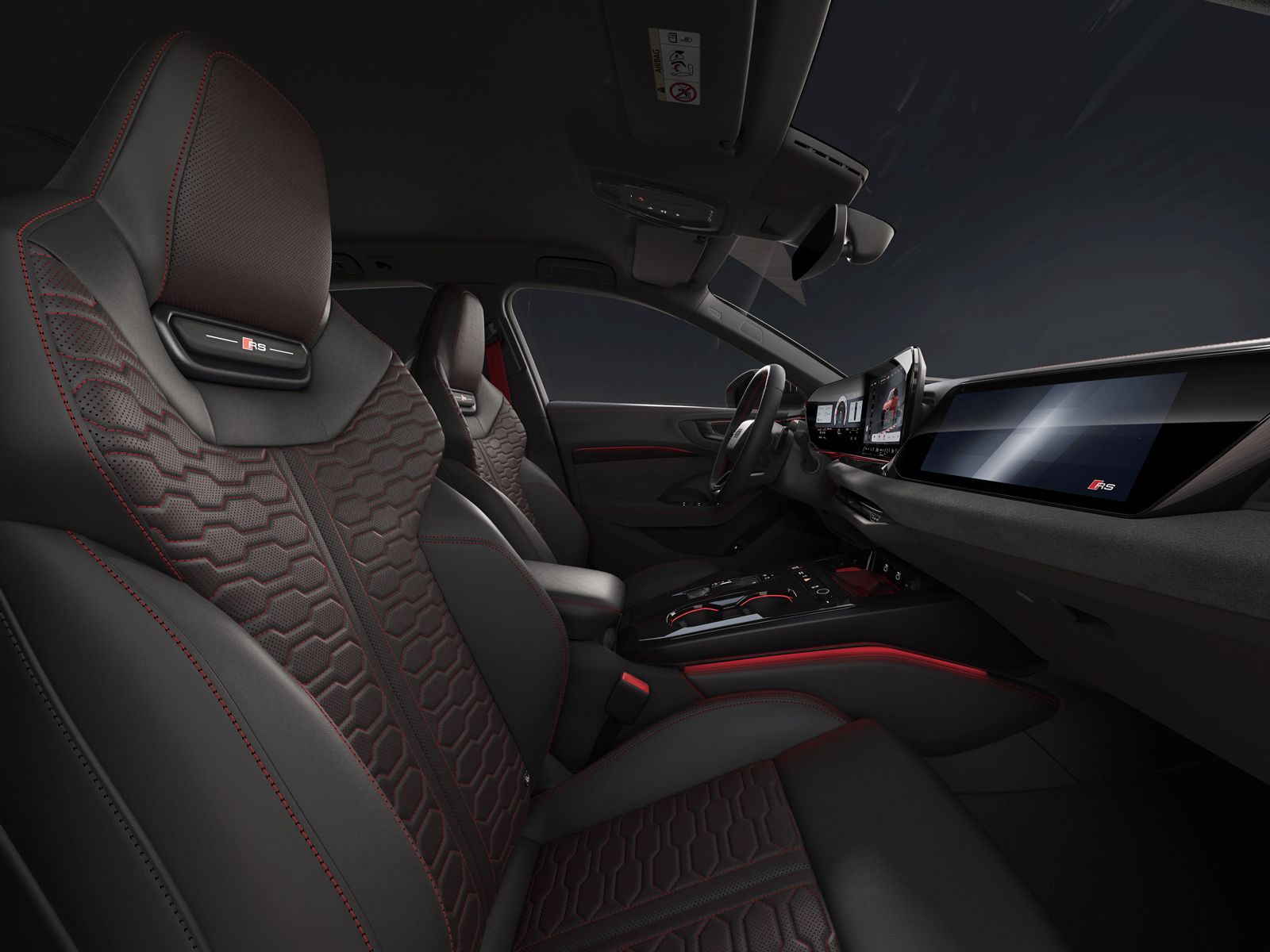 Blick von der Beifahrerseite auf die Sitze und das Cockpit des RS 5 Avant.